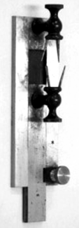 A black light fixture on a white wall
Description automatically generated with low confidence